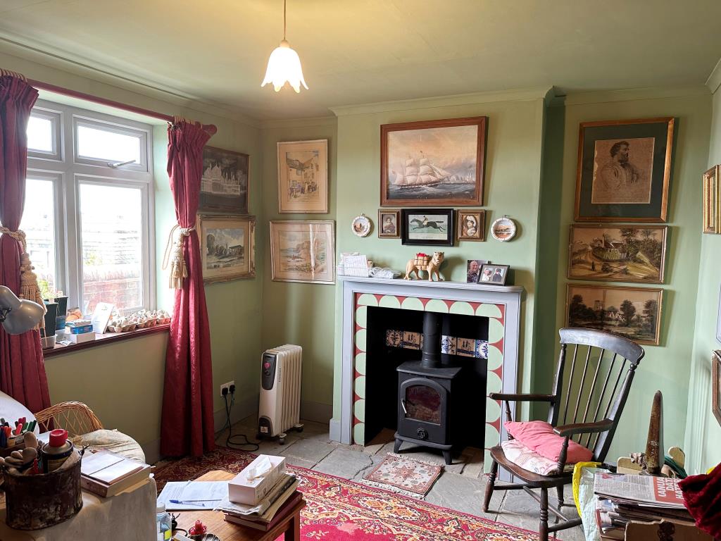 Lot: 22 - TWO-BEDROOM TERRACE HOUSE FOR REFURBISHMENT - Lounge/Sitting Room